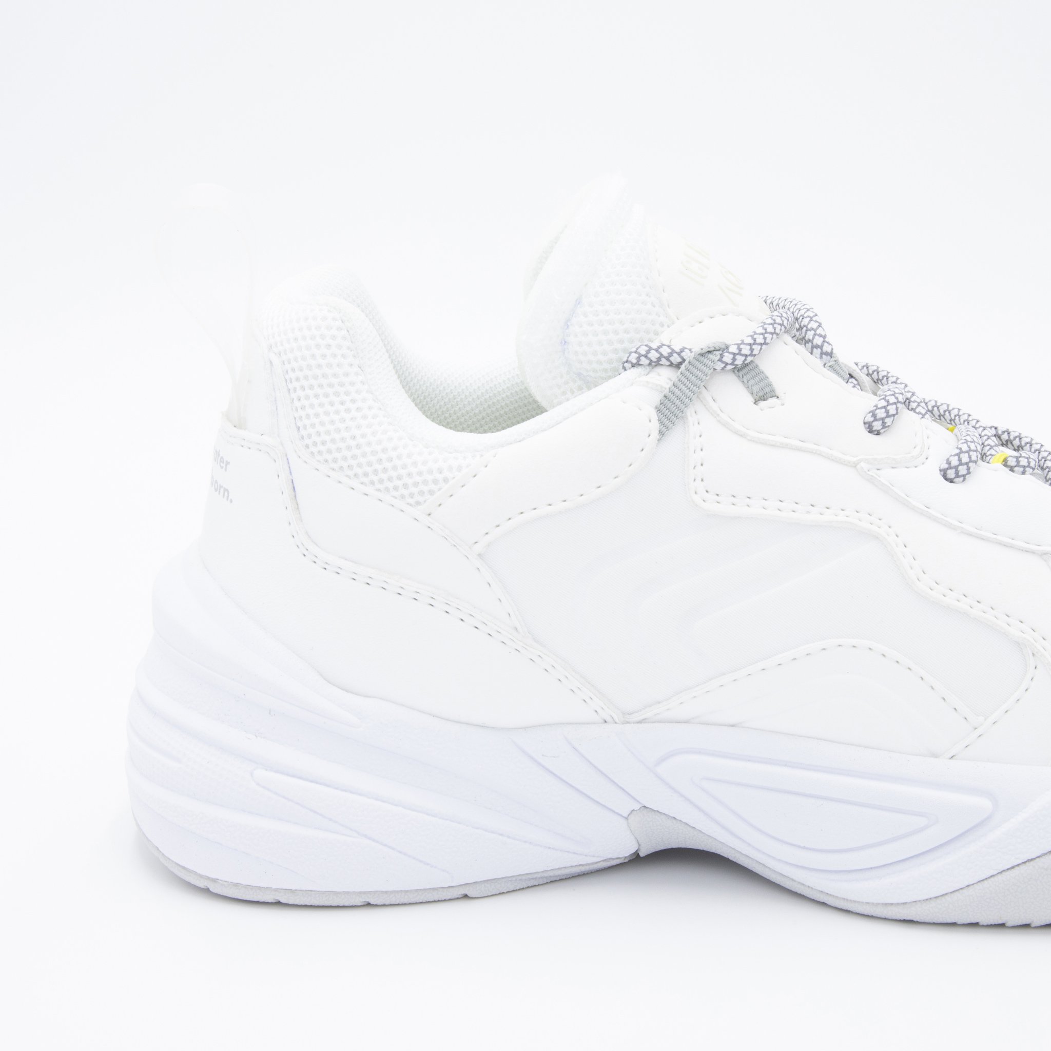 ACBC WOMEN'S WHALE WHITE SNEACKERS