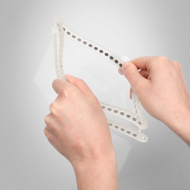 Picture of Fidlock HERMETIC DRY BAG MULTI, magnetic self-sealing bag for a phone