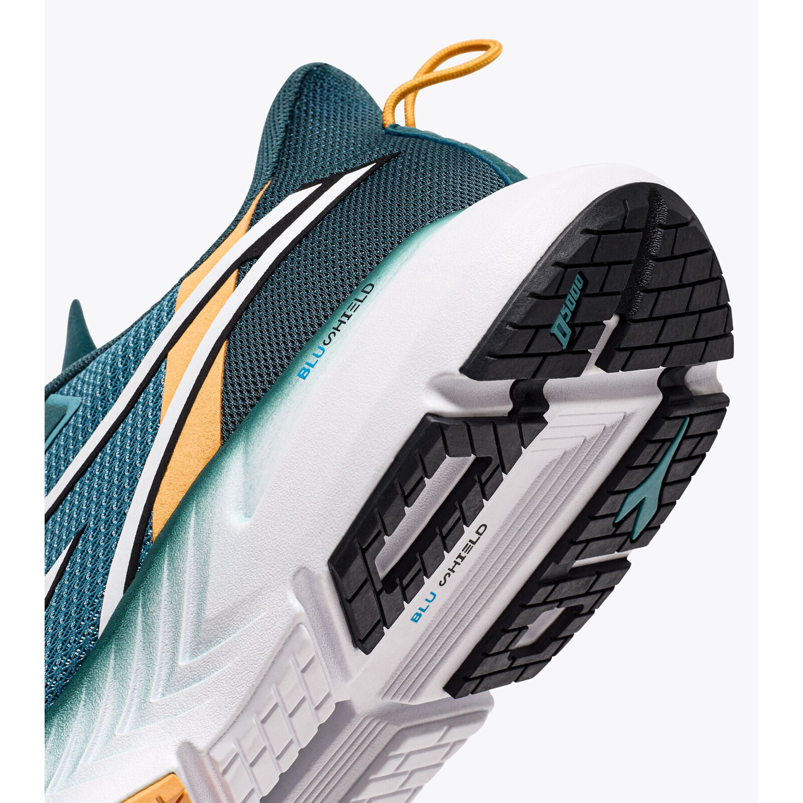 Diadora MEN'S MYTHOS BLUSHIELD VOLO 4 SNEAKERS