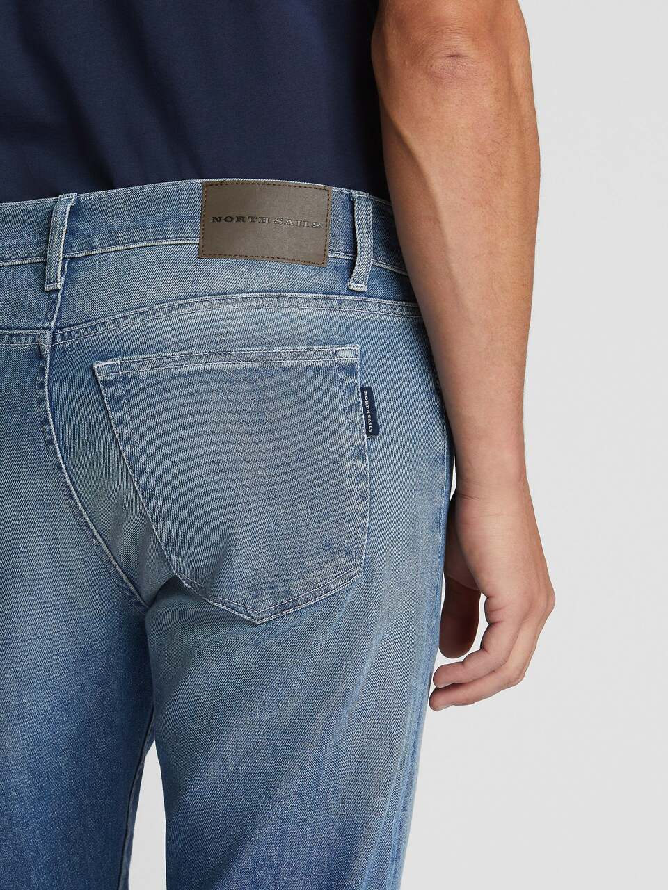 North Sails MOŠKE JEANS HLAČE IZ BIORAZGRADLJIVEGA BOMBAŽNEGA DENIMA 672931